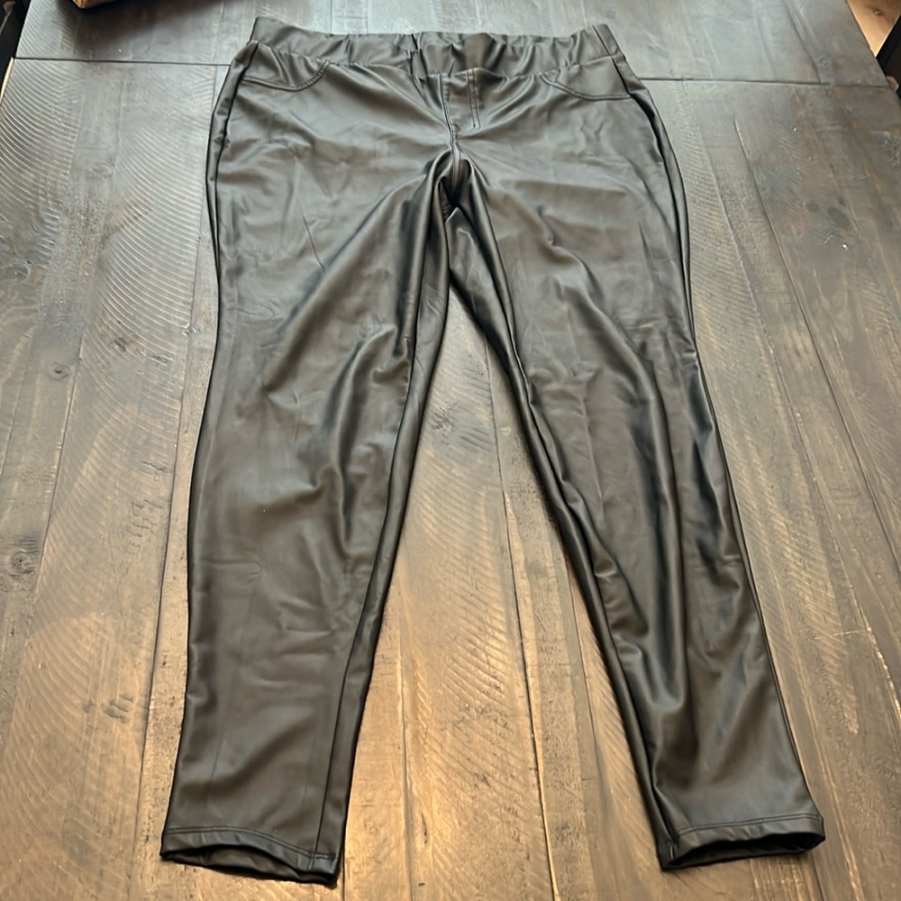 TORRID Platinum Legging Faux Leather Size 2 95% Polyester